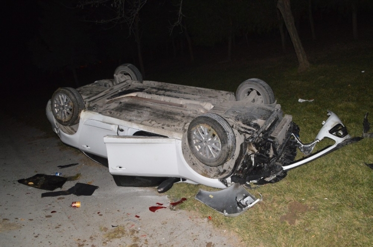 Tem Bağlantı Yolunda Otomobil Önce Ticari Taksiye Çarptı Ardından Takla Attı