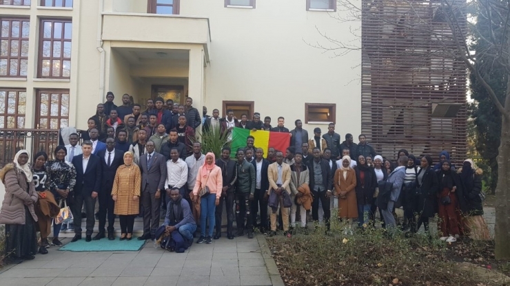 Mali’li Öğrenciler Depremde Yaşamını Yitirenleri Andı