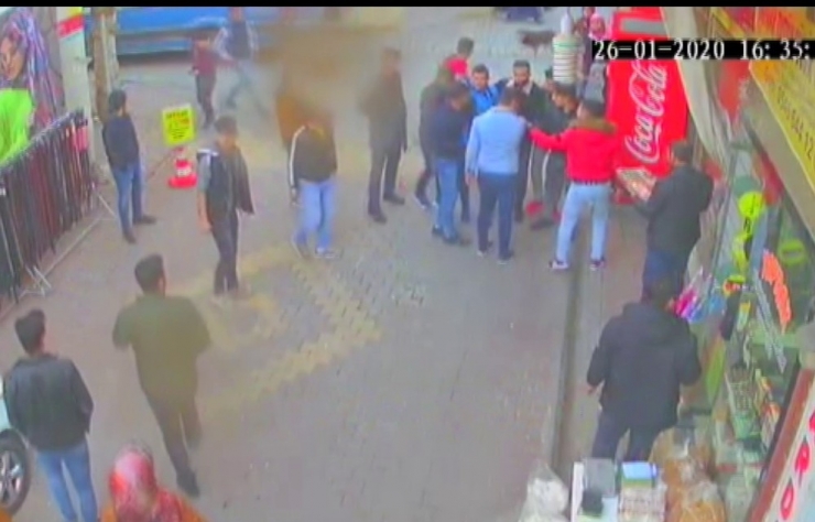 Kavga Ettiği Kişiyi Döner Bıçağıyla Kovaladı