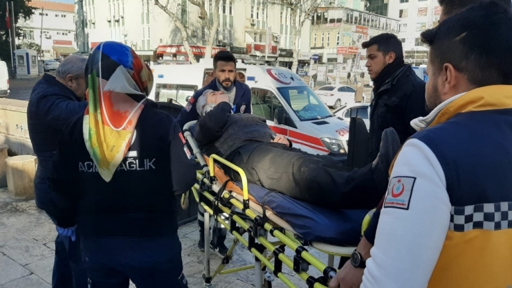 Otomobil Yayaya Çarptı: 1 Yaralı