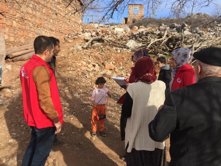 Sosyal Hizmetler Merkezi Ekibi Deprem Bölgesini İnceledi