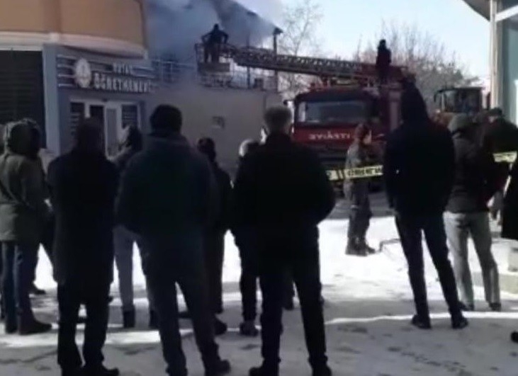 Tutak Öğretmenevi Kafesinde Yangın