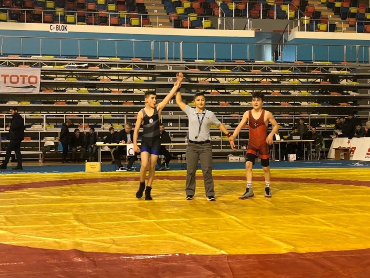 Ağrılı Güreşçi Cihat Elkatmış Türkiye 2.si Oldu