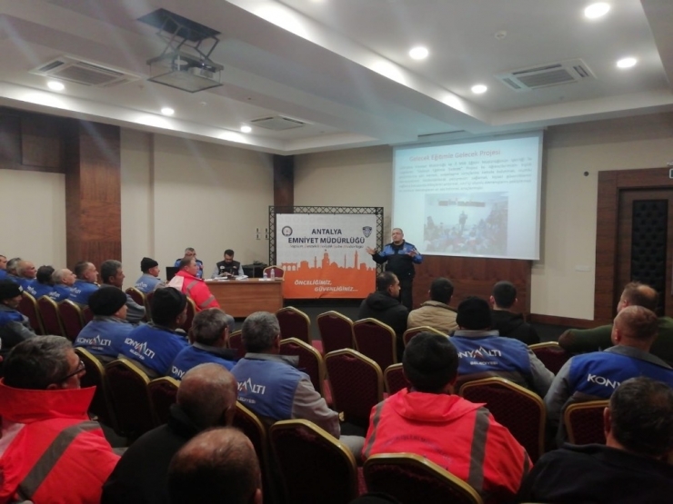 Antalya Polisinden Temizlik İşçilerine Seminer