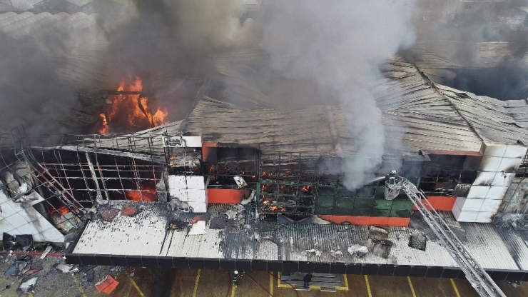 Sebze Ve Meyve Deposunda Çıkan Yangın 2 Saatte Kontrol Altına Alındı