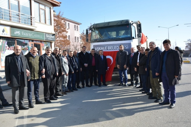 Depremzedeler İçin Toplanan Yardımlar Dualarla Uğurlandı