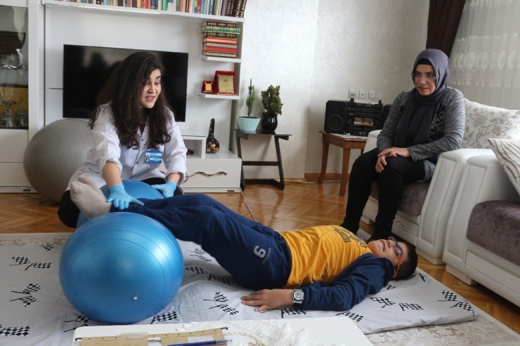 Büyükşehir, Evde Fizik Tedavi Hizmetiyle Hastaların Yardımına Koşuyor