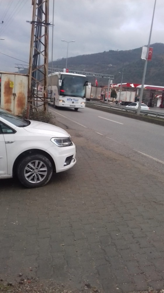 Yola Yakın Kurulan Trafo Kazaya Davetiye Çıkartıyor