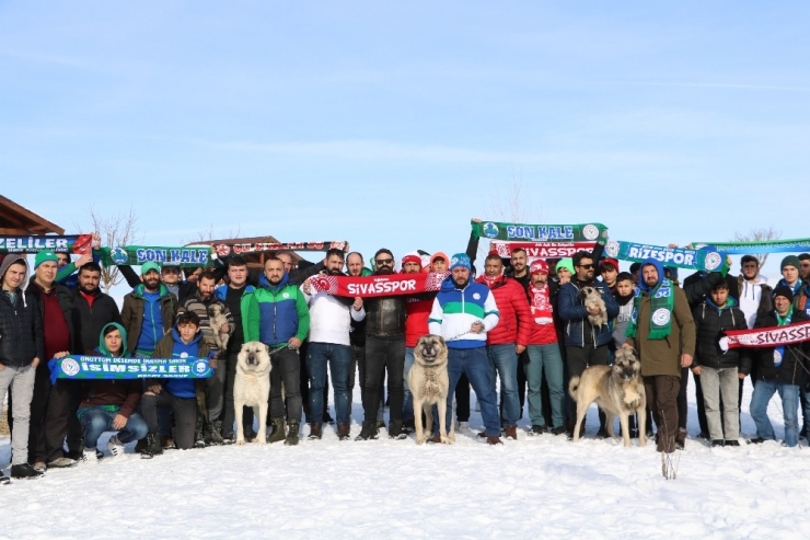 İki Takımın Taraftarları Kangalların Yanında Buluştu