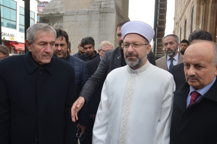 Diyanet İşleri Başkanı Erbaş, Malatya’da Hasar Gören Camiyi İnceledi