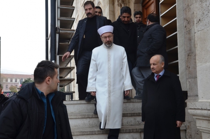 Diyanet İşleri Başkanı Erbaş, Malatya’da Hasar Gören Camiyi İnceledi
