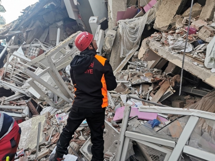 Büyükşehir Belediyesi İtfaiyesi Arama Kurtarma Ekibi Kayseri’ye Döndü