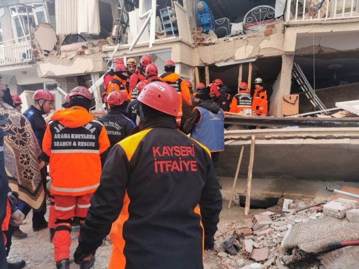 Büyükşehir Belediyesi İtfaiyesi Arama Kurtarma Ekibi Kayseri’ye Döndü