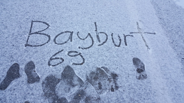 Bayburt’ta Soğuk Hava Göl Ve Derelerin Yüzeyini Dondurdu