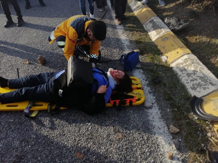 Hatay’da Kamyonet Ve Otomobil Çarpıştı: 5 Yaralı