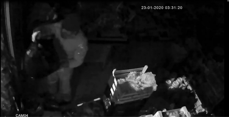 Hırsızlar Güvenlik Kameralarına Yakalandı