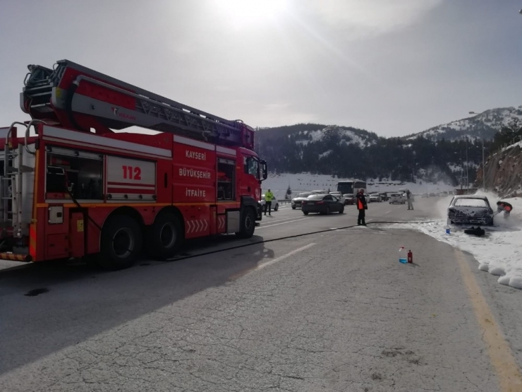 Seyir Halindeki Araç Alev Alev Yandı