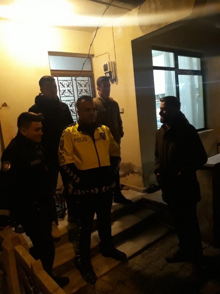 80 Yaşındaki Adam Evinde Ölü Bulundu