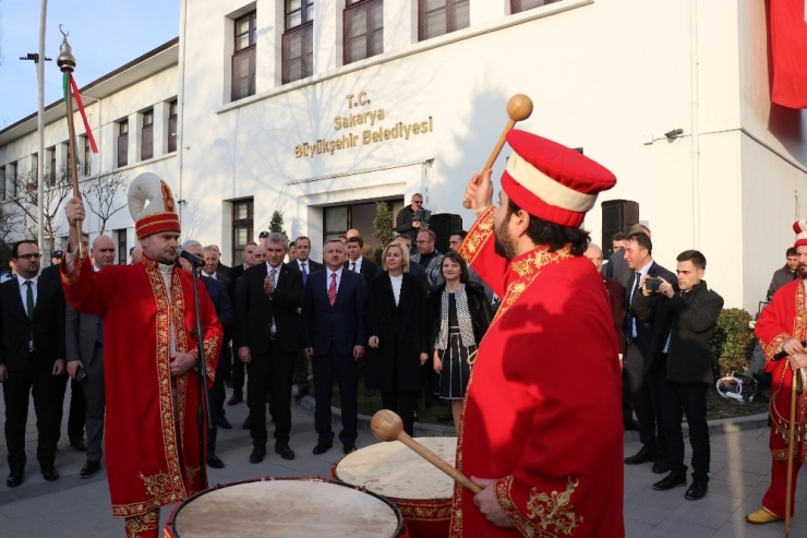 Gagauzya Özerk Cumhurbaşkanı Vlah: "Yaşanan Deprem Sonrasında Yaslıyız"