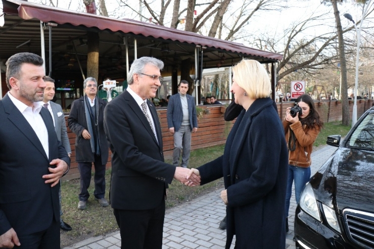 Gagauzya Özerk Cumhurbaşkanı Vlah: "Yaşanan Deprem Sonrasında Yaslıyız"