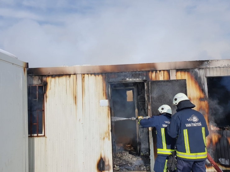 Van’da Konteyner Yangını
