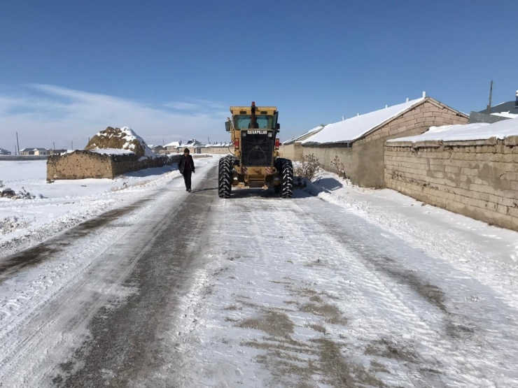 Çaldıran Belediyesinden Karla Mücadele Çalışması