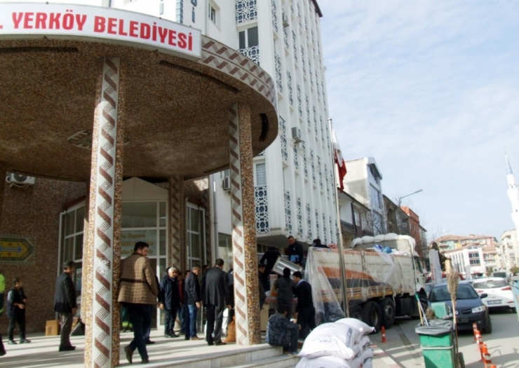 Yerköy’den Elazığ’a Bir Kamyon Dolusu Yardım Malzemesi Gönderildi
