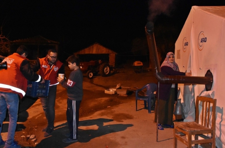 Akhisar’da Depremzedelerin İhtiyaçları Gideriliyor