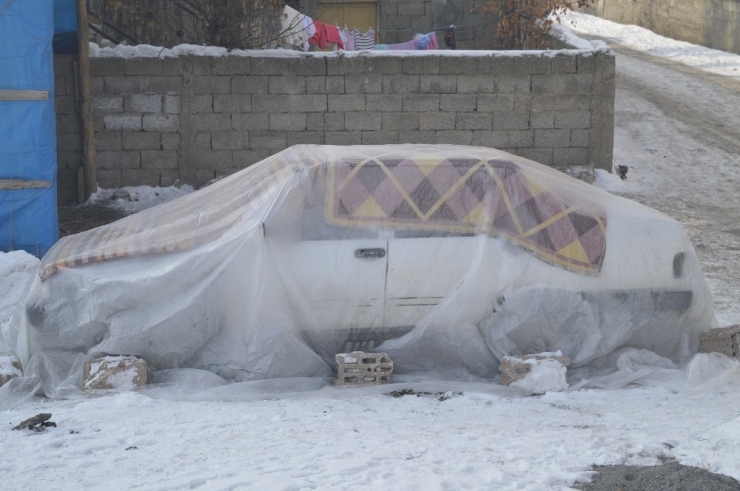 Ağrı’da Soğuk Hava Hayatı Felç Etti