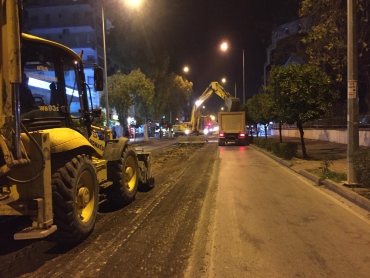 Güllük Caddesi’nin Asfaltı Yenilendi