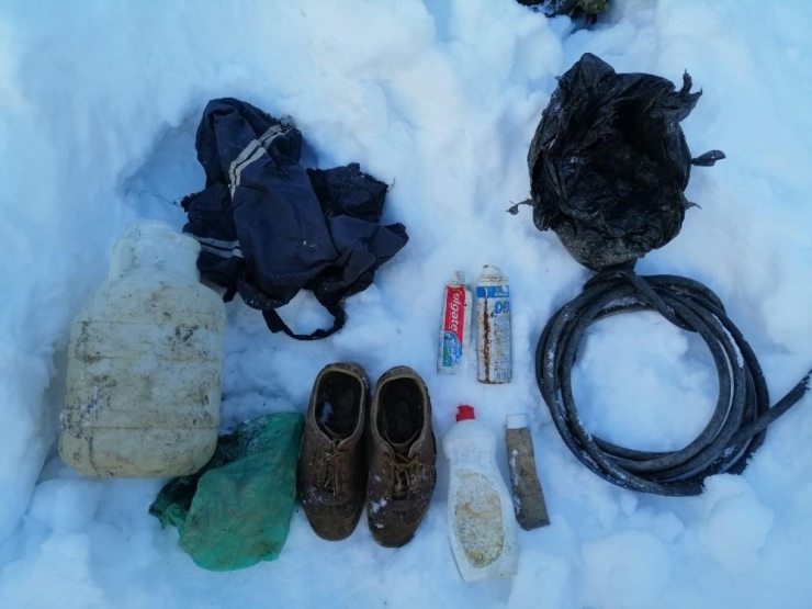 Bitlis’te Terör Örgütünce Araziye Gömülmüş Malzemeler Ele Geçirildi