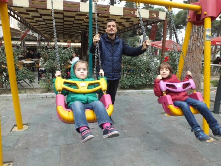 Burhaniye’de Kış Ortasında Termometreler 19’u Gösterdi