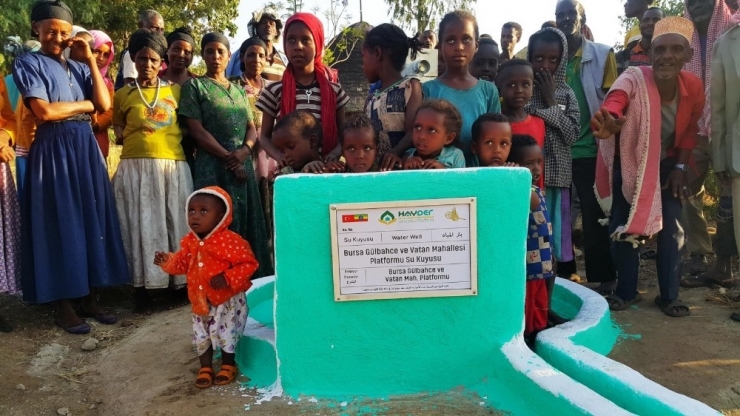 Bursalı Hayırseverler Etiyopya’da Açtıkları Su Kuyusu İle Gönülleri Fethetti