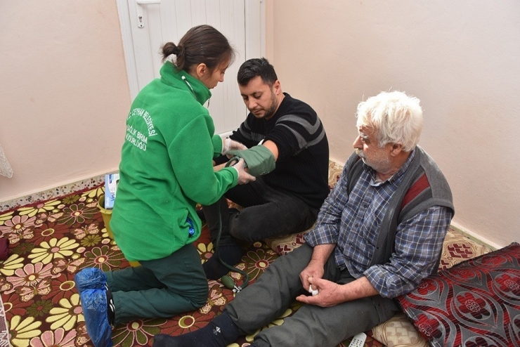 Ceyhan’da Mahallelere Sağlık Ve Temizlik Çıkarması