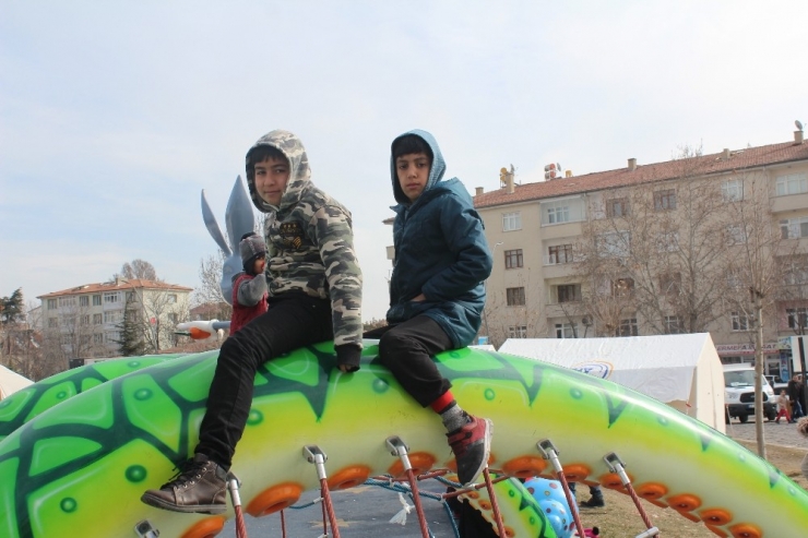 Depremin Vurduğu Elazığ’da, Çocukların Çadır Kentlerde Yaşamı