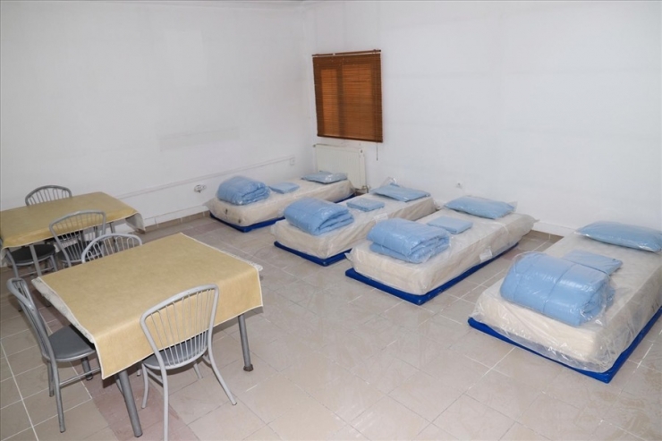 8’inci Kolordu Komutanlığı Depremzedelere Barınmaları İçin Spor Salonunu Açtı