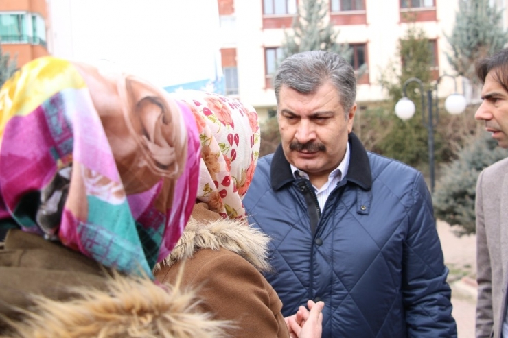 İçişleri Ve Sağlık Bakanlarından Depremzede Aileye Taziye Ziyareti