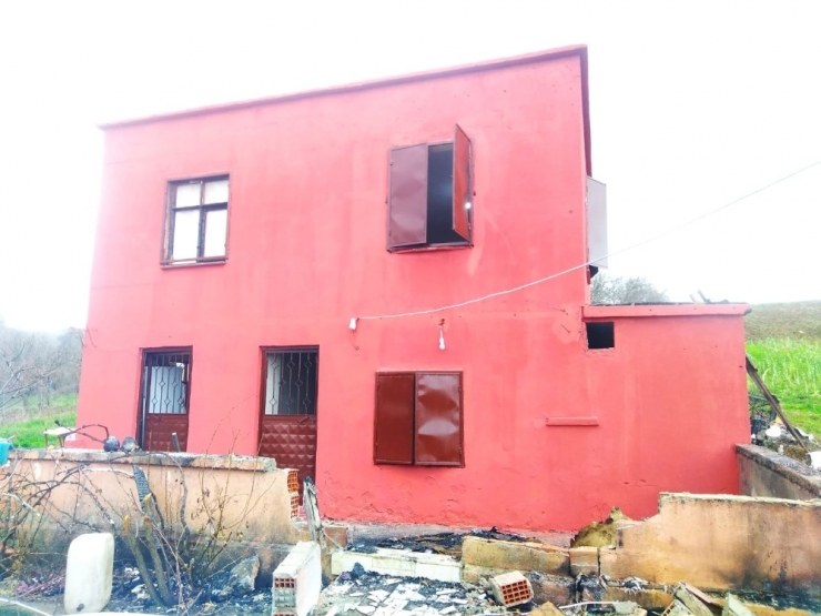 Evi Yanan Aileye Belediye İle Devlet Desteği