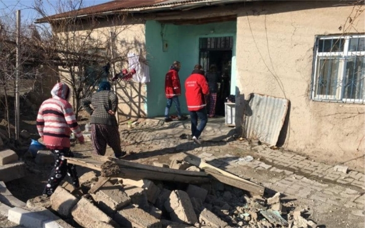 Kahta Sosyal Hizmetler Ekibinden Depremzedelere Psikolojik Destek