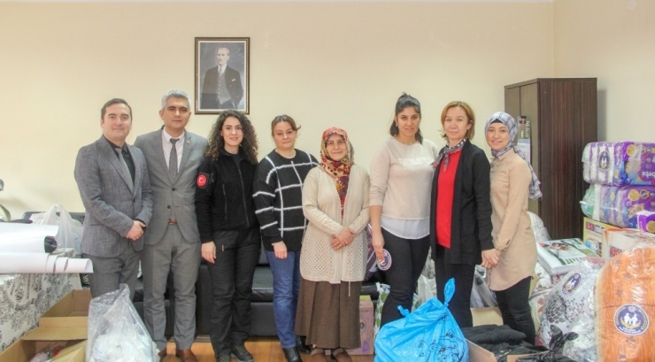 Emniyet Müdürlüğü Personeli, Depremzedeler İçin Yardım Topladı