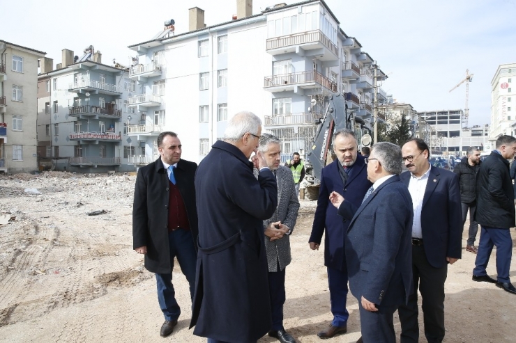 Başkan Büyükkılıç Deprem Bölgesinde