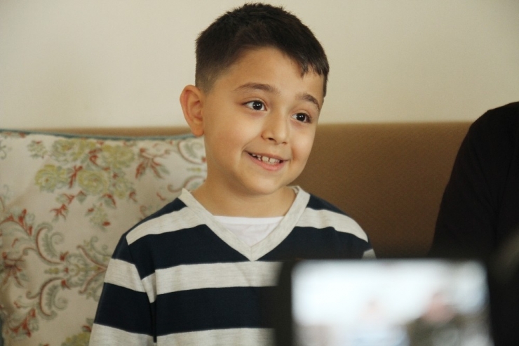 9 Yaşındaki Görkem’den Avustralya’ya İngilizce ’Deve’ Mesajı