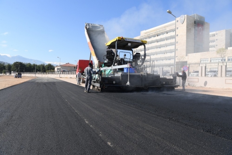 Konyaaltı Belediyesinden Sıcak Asfalt