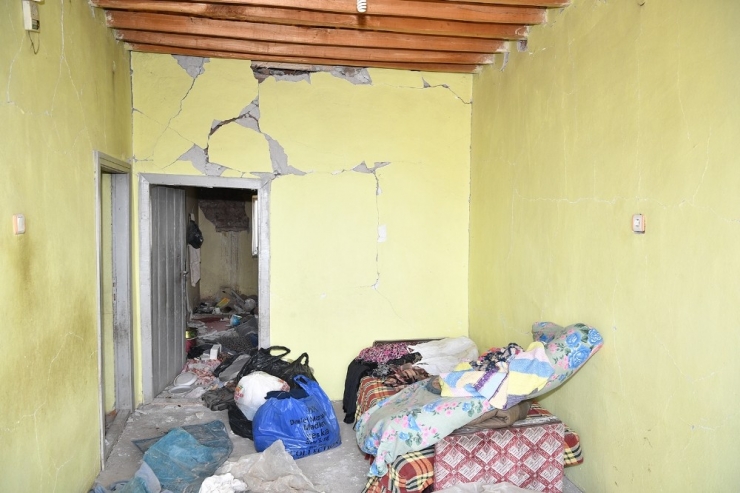 Malatya’da 4 Bin 128 Konut Ağır Hasar Gördü