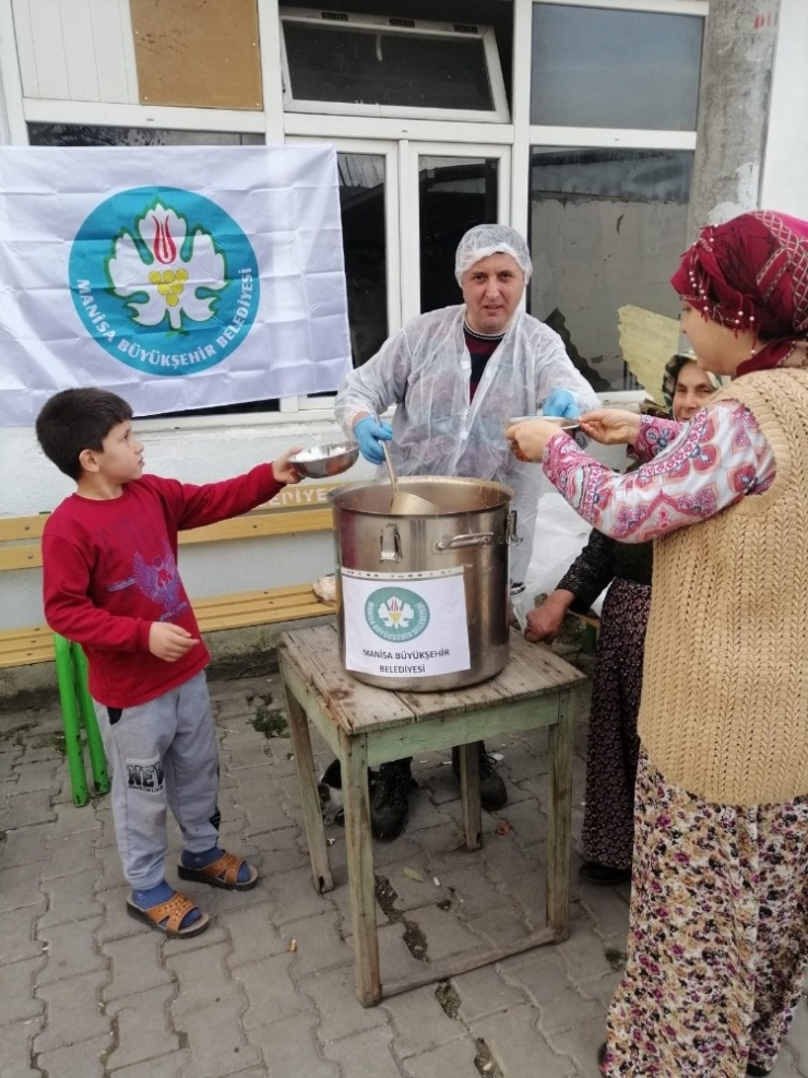 Büyükşehirden Akhisarlı Depremzedelere Çorba Yardımı