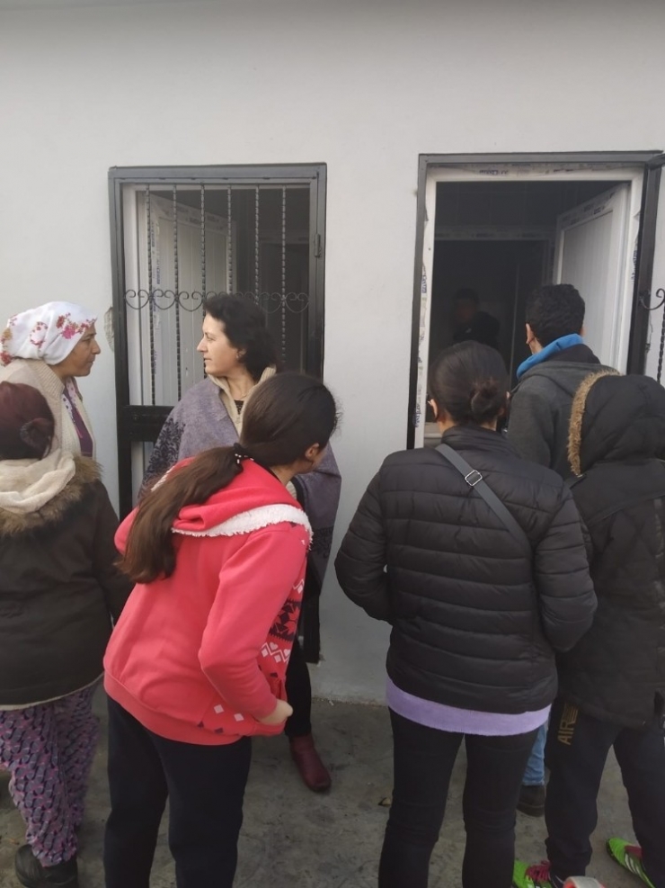 Akhisarlılar Acil Toplanma Alanlarına Akın Ediyor