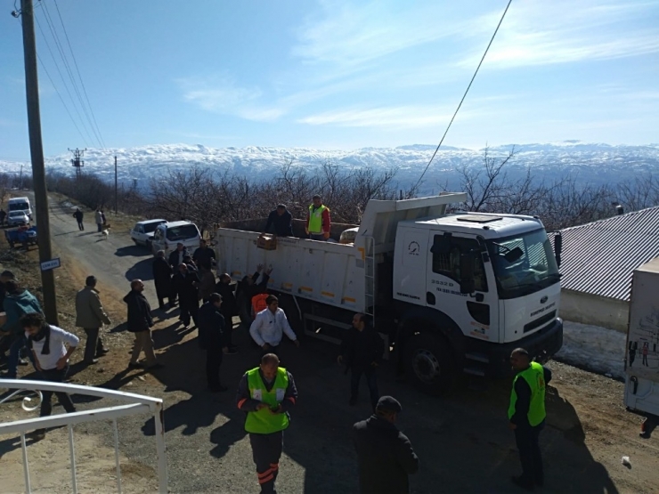 Muratpaşa’dan 5 Kamyon Elazığ’a Ulaştı