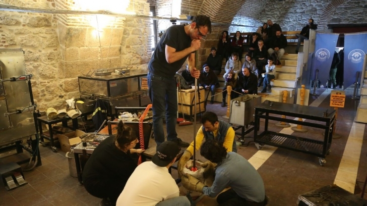 Odunpazarı’nda Bu Hafta Vahap Avşar Eserlerini Üretti