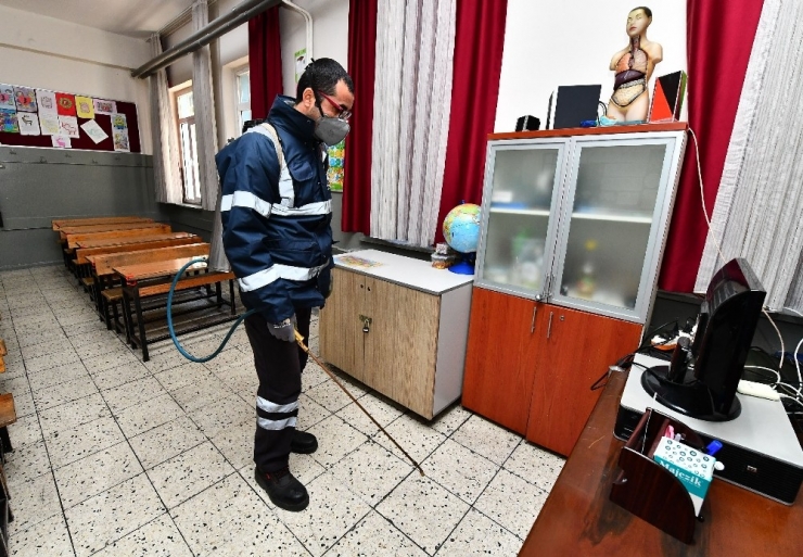 Büyükşehir Okulları Gribe Karşı İlaçlıyor