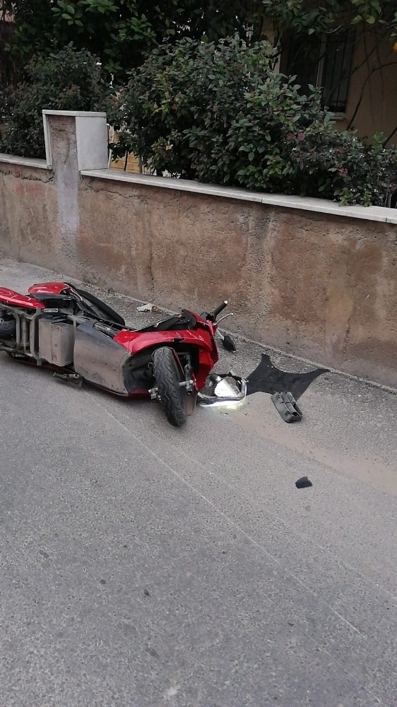 Elektrikli Bisikletteki 2 Kişi Yaralandı